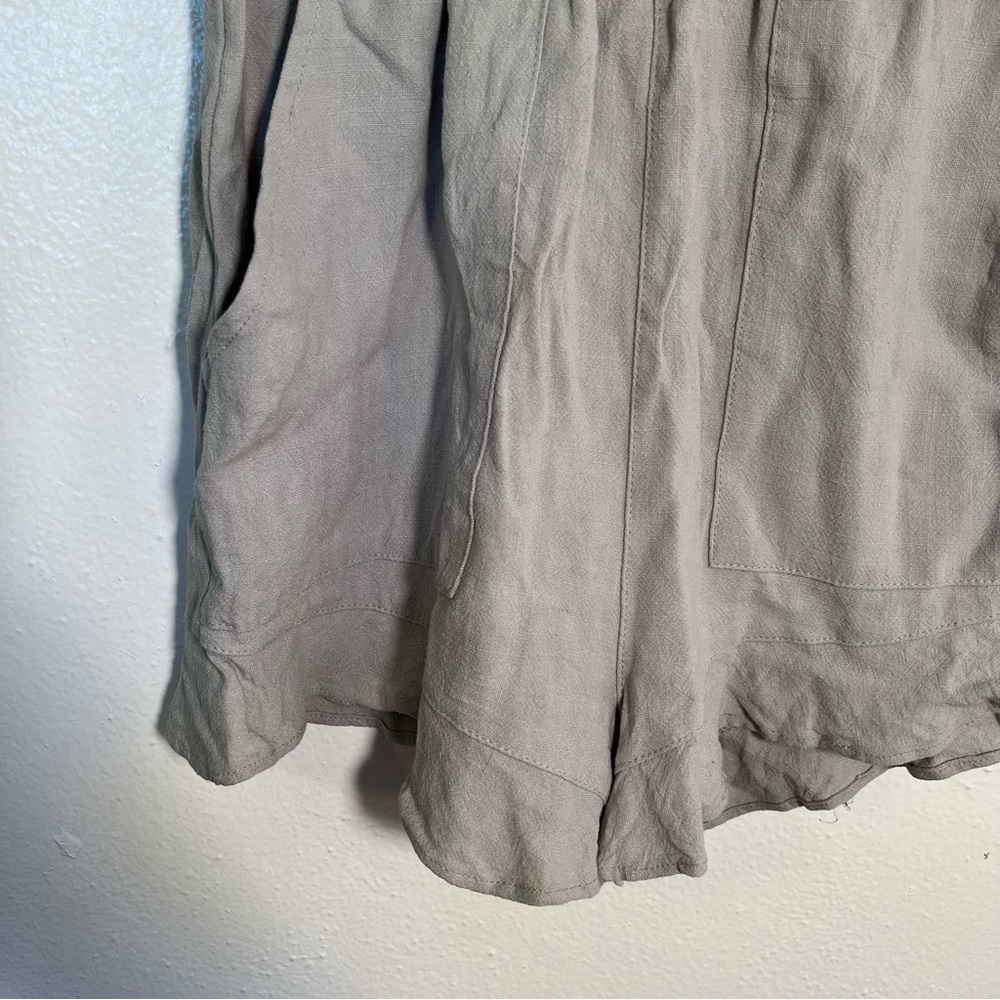 Women's Size Small Casual Shorts Sage Green Gray Ruffle Hem Pockets Stretch - Picture 6 of 11